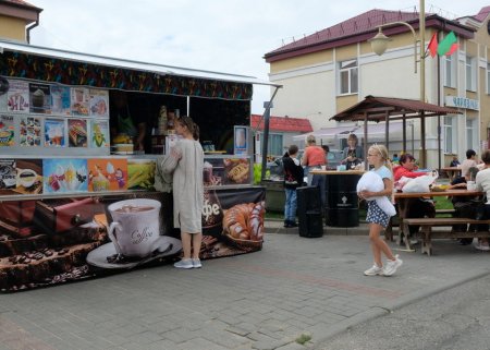 Вкуснейшая еда на Анненском кирмаше собирала десятки гастрономических ценителей Вкуснейшая еда на Анненском кирмаше собирала десятки гастрономических ценителей